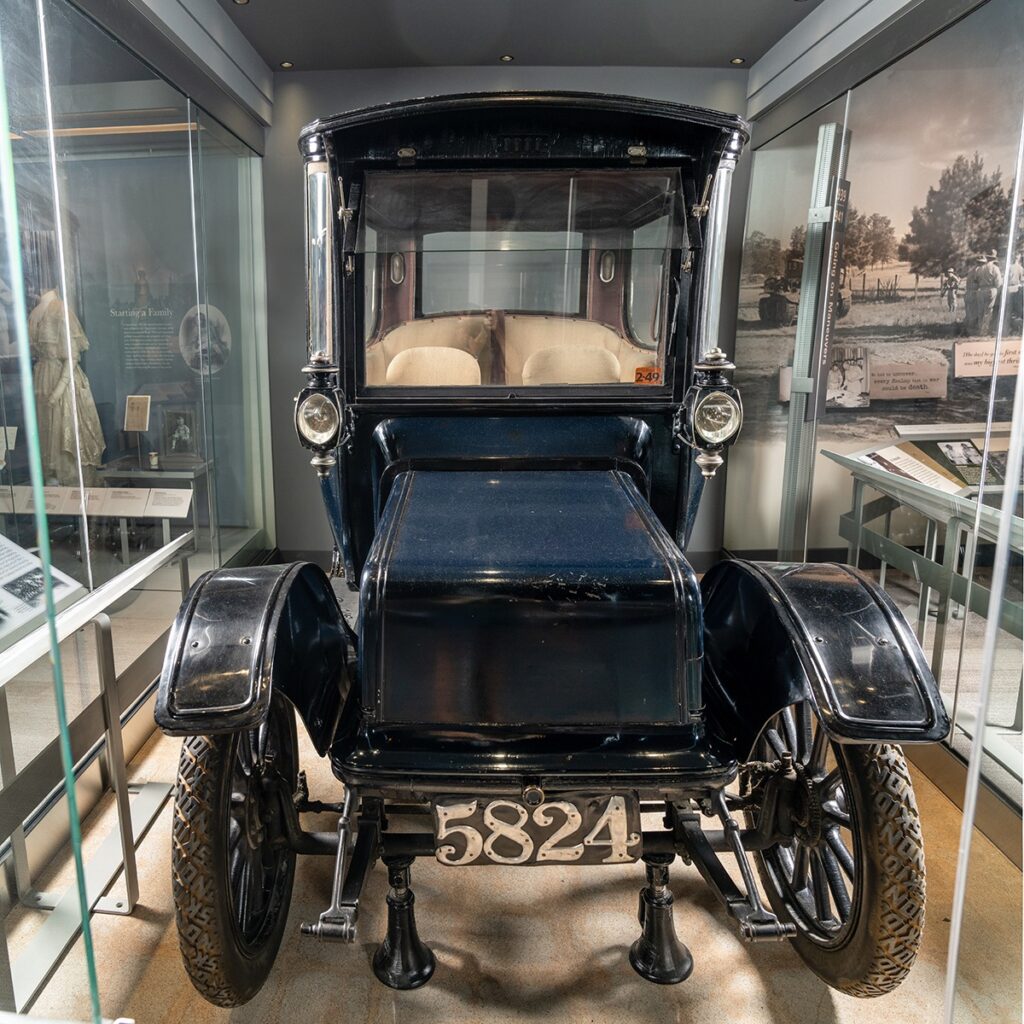 1914 Rauch & Lang Electric Car